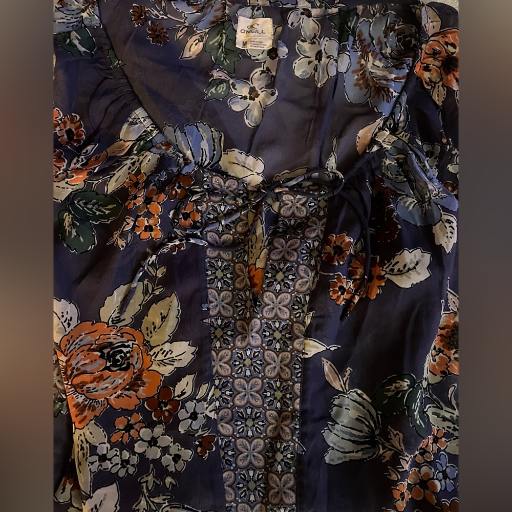 Hostess Pick ☄️ O'Neill Floral Women's Top - Navy and Orange - Picture 7 of 9